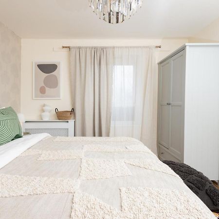 Luxury Apartment, Birmingham-Parking Buitenkant foto