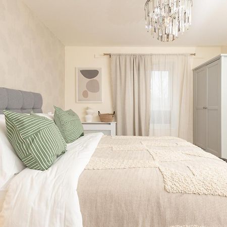 Luxury Apartment, Birmingham-Parking Buitenkant foto