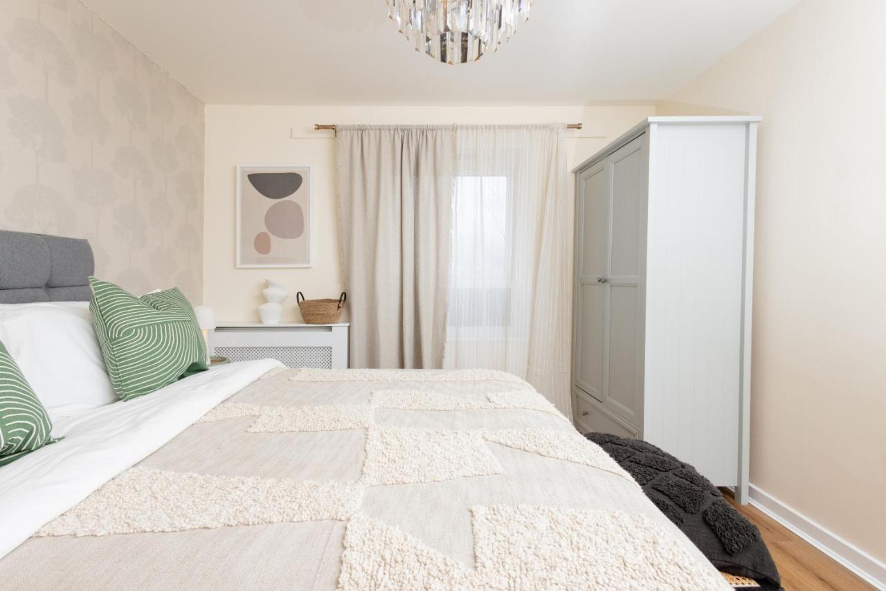 Luxury Apartment, Birmingham-Parking Buitenkant foto