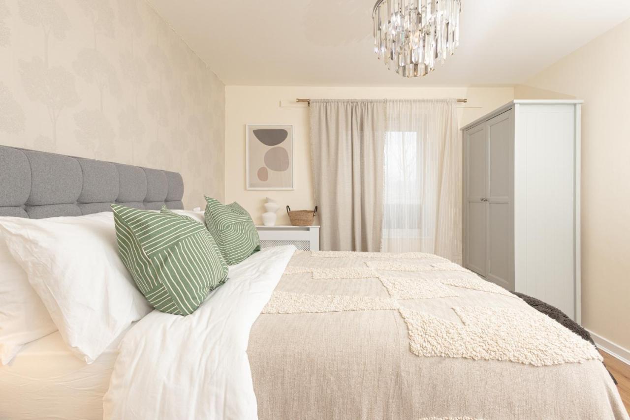 Luxury Apartment, Birmingham-Parking Buitenkant foto